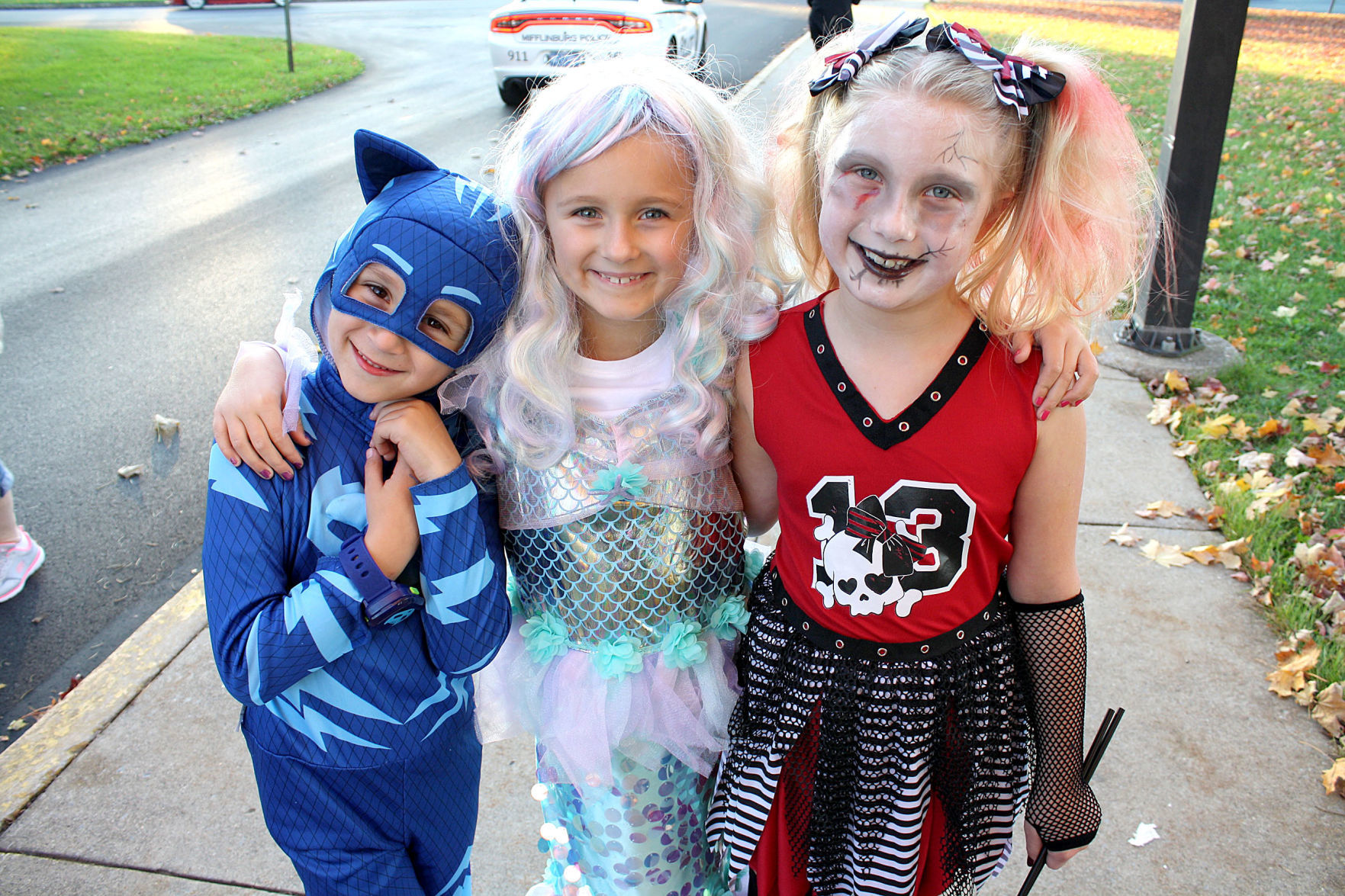 MIfflinburg Halloween parade draws parents and kids